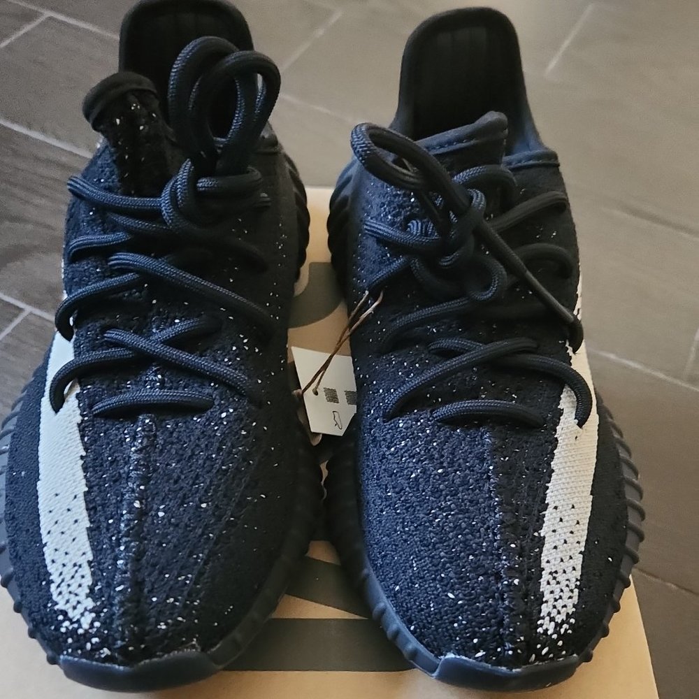 Yeezy boost 350 v2 sz 6 men/ 7 wmn